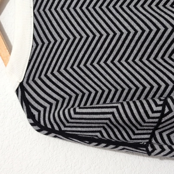 Anrabess Chevron Pattern Black and White Oversized Sweater Size Medium Fall Cozy - Picture 4 of 7